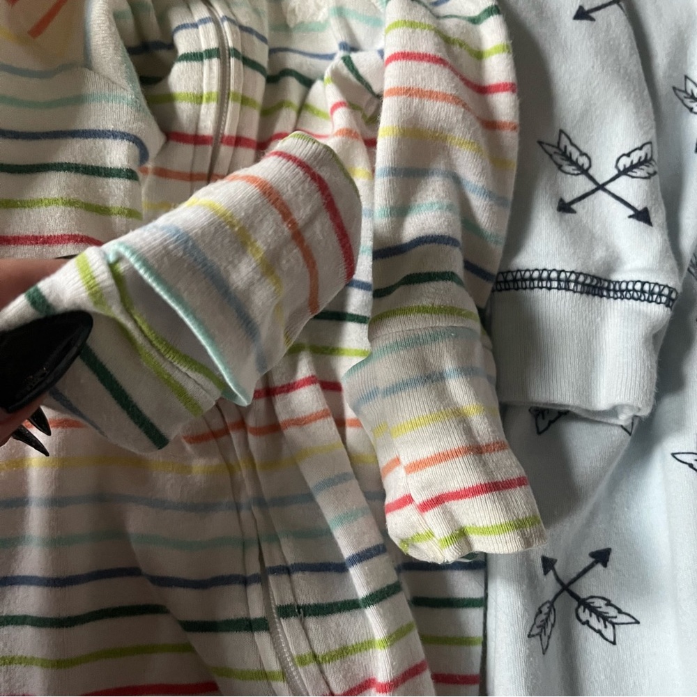 baby sleepers, rainbow and arrow print - Picture 2 of 5